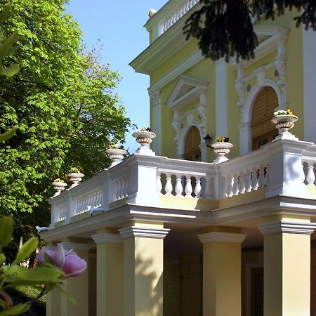 Puchner Kastélyszálló Bikal Exterior foto